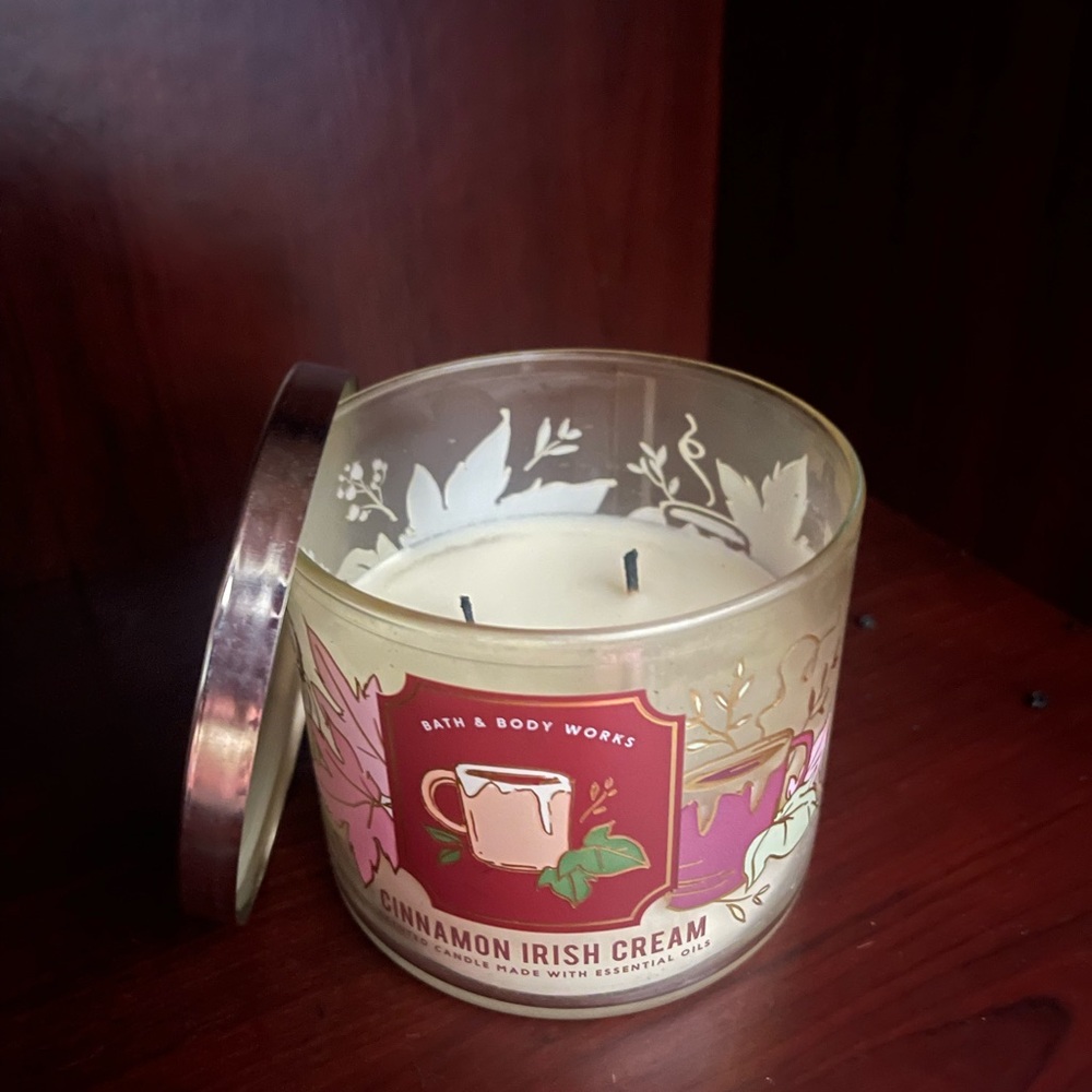 Bath & Body Works Cinnamon Irish Cream Candle
